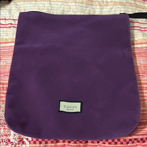 Gucci Luxurious Purple Velvet Beauty Bag - Picture 3 of 11